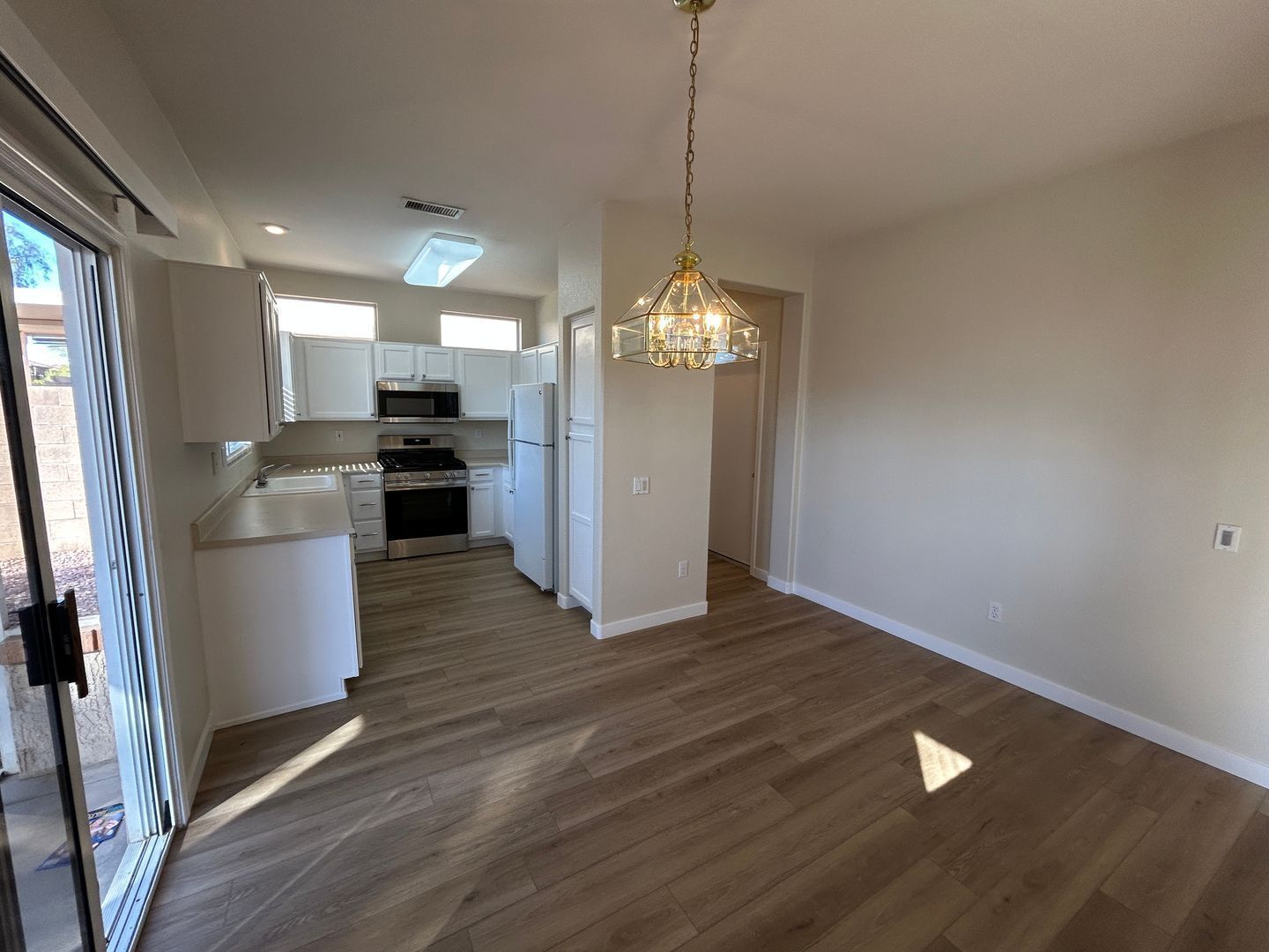 Nicely updated 2 bedroom / 2 bathroom home in Sun City West (age restricted community) ready for immediate move-in !! property image