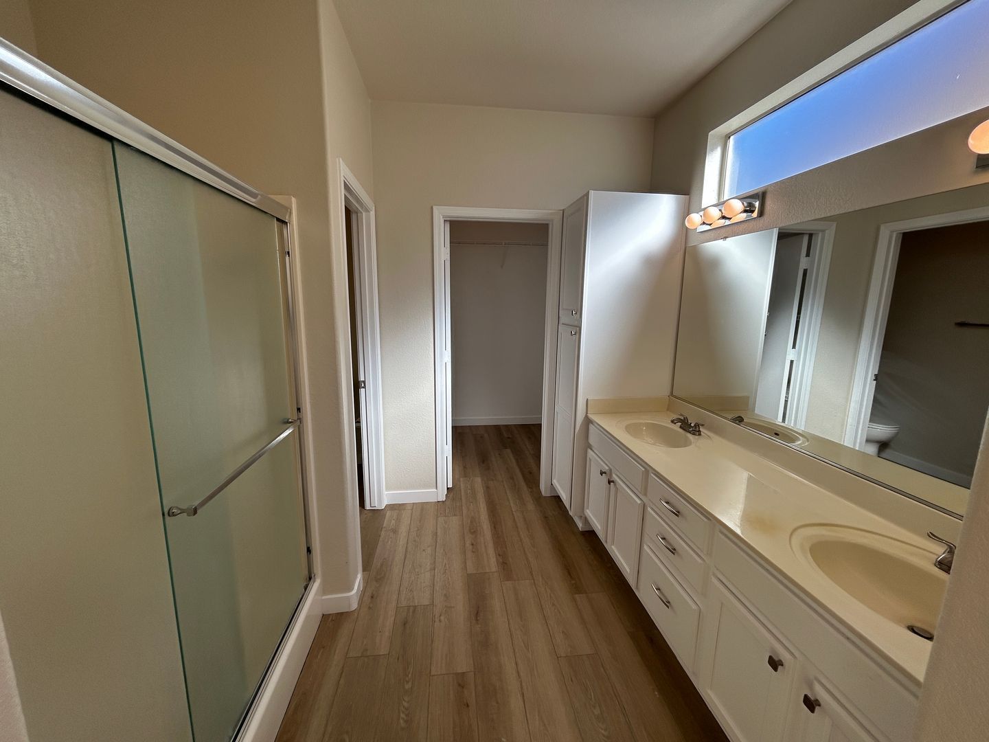 Nicely updated 2 bedroom / 2 bathroom home in Sun City West (age restricted community) ready for immediate move-in !! property image