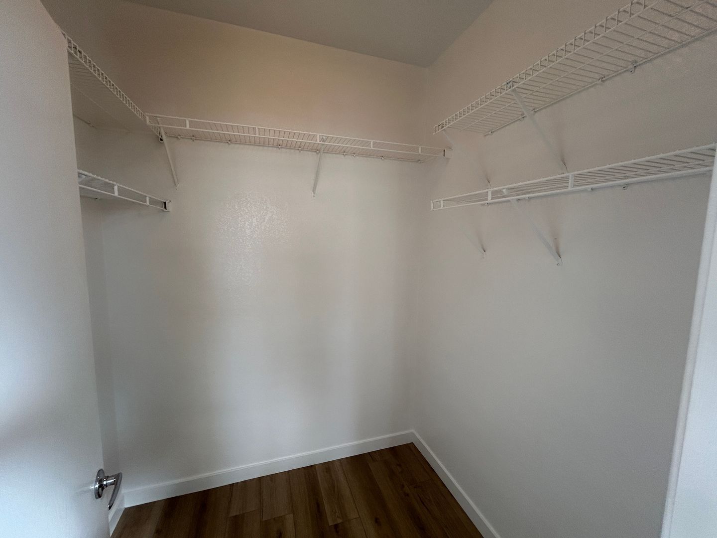 Nicely updated 2 bedroom / 2 bathroom home in Sun City West (age restricted community) ready for immediate move-in !! property image