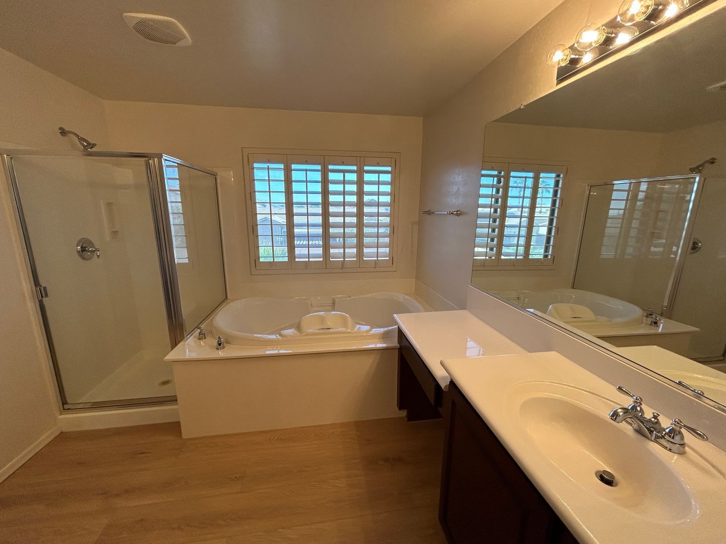Incredible 6 bedrooms/3.5 bathrooms/ Loft (plus Casita) ready for June 10th Move in! property image