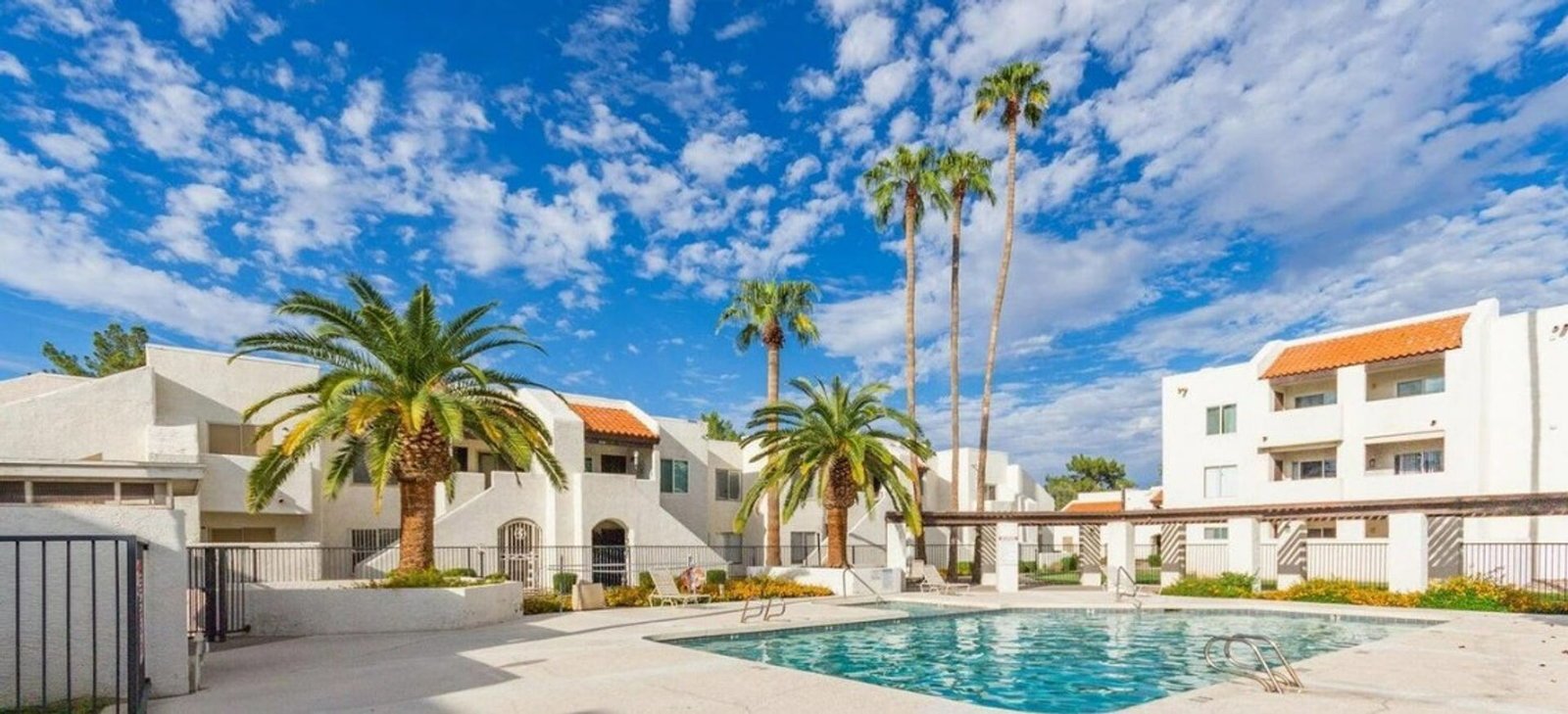 Updated 1 bedroom/1 bathroom townhome in Glendale ready for move-in property image