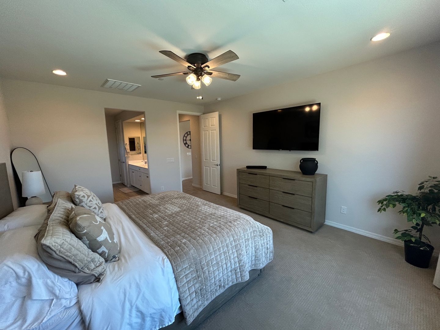 Furnished or Unfurnished Home - 12 Month Minimum Lease (4 bedrooms/3 bathrooms-plus den) WITH POOL in Vistancia is ready for immediate move-in property image