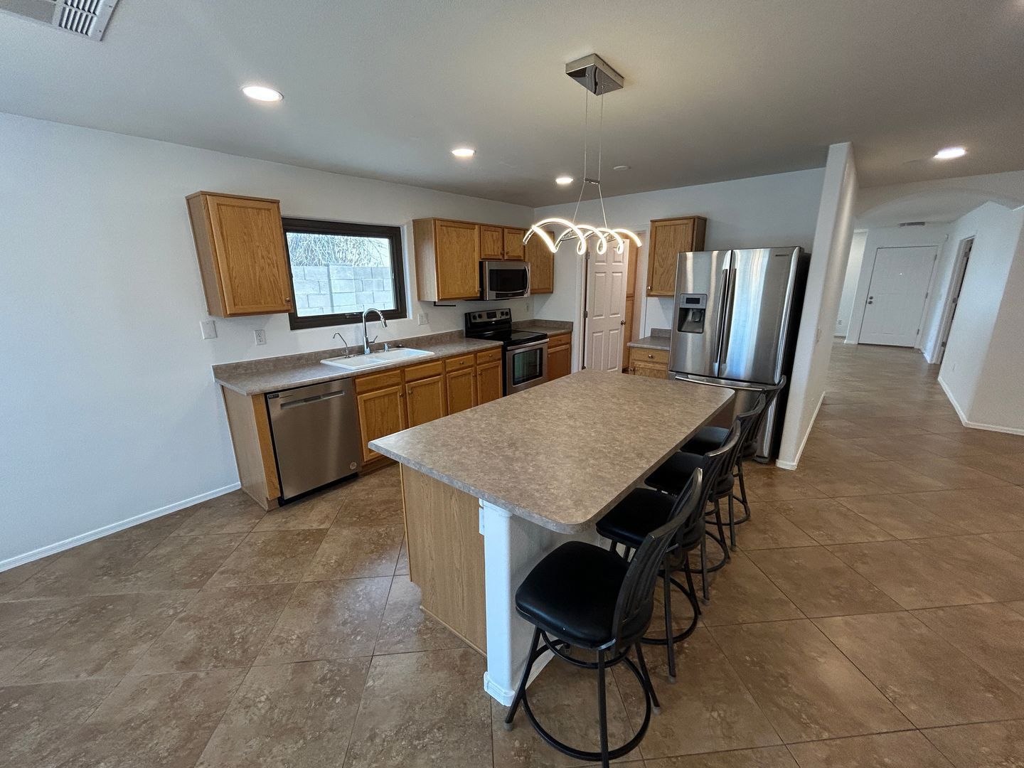 North Phoenix Home (3 bedrooms/2 bathrooms-plus den) ready for immediate move-in property image