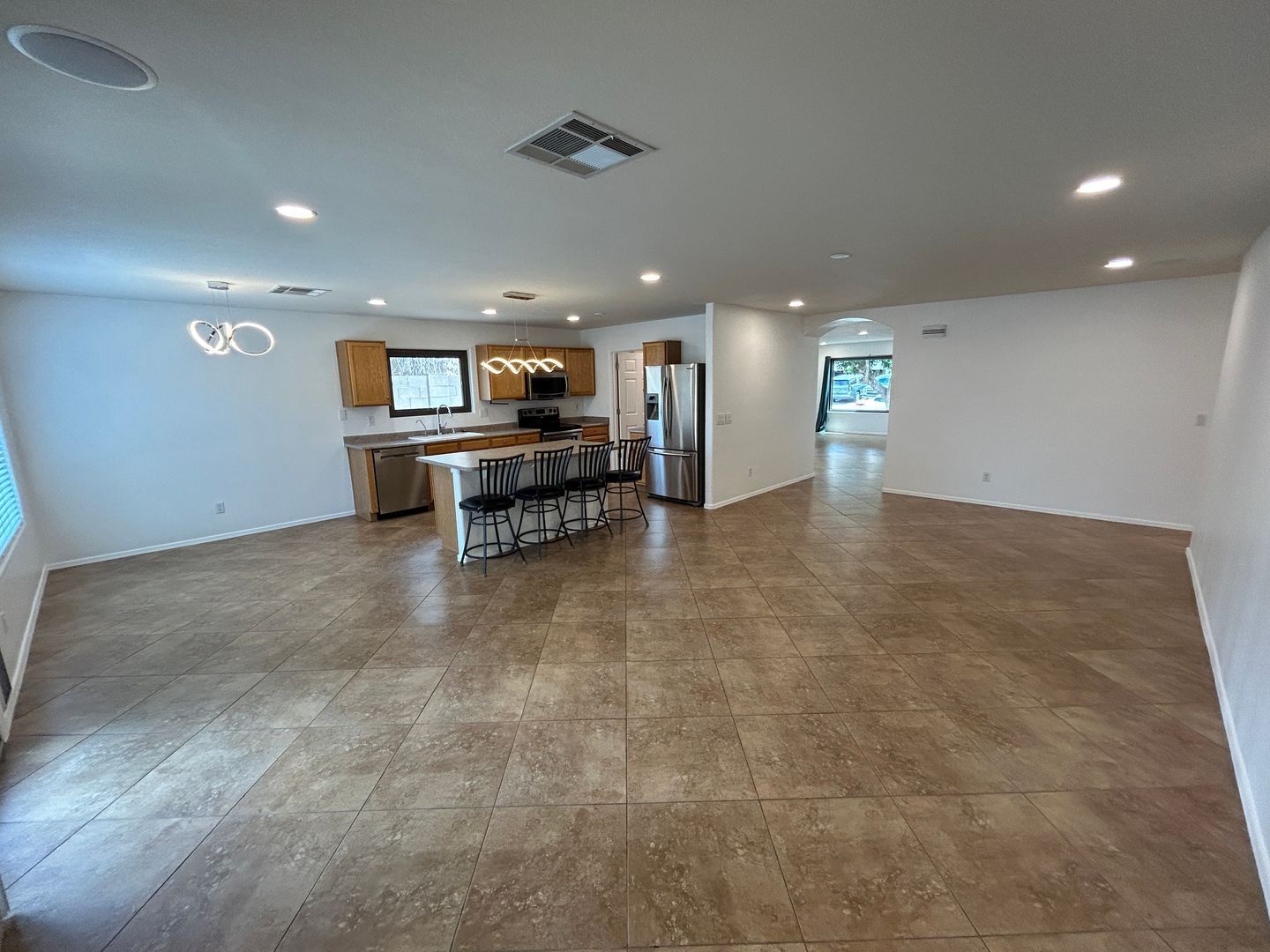 North Phoenix Home (3 bedrooms/2 bathrooms-plus den) ready for immediate move-in property image