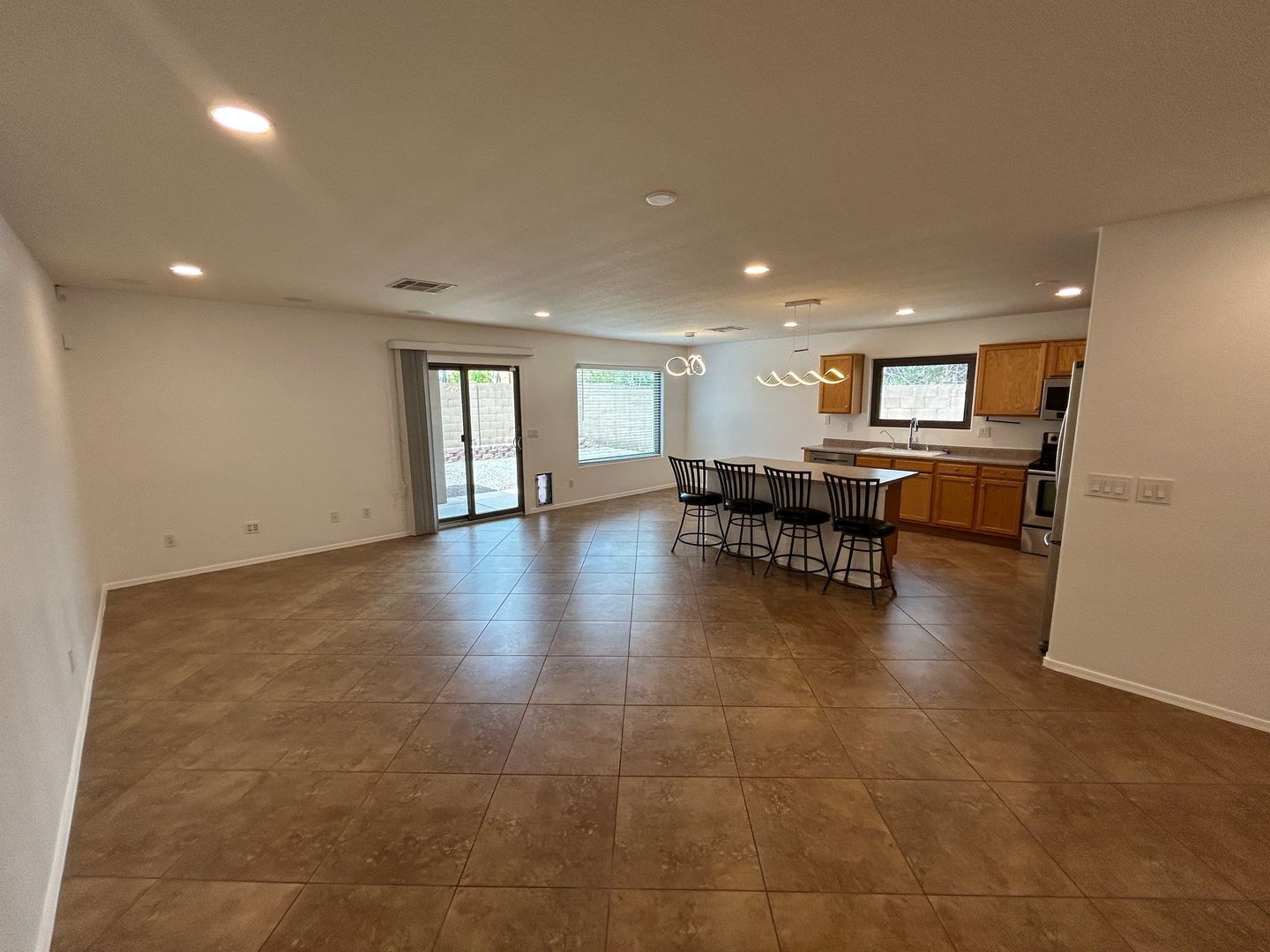 North Phoenix Home (3 bedrooms/2 bathrooms-plus den) ready for immediate move-in property image