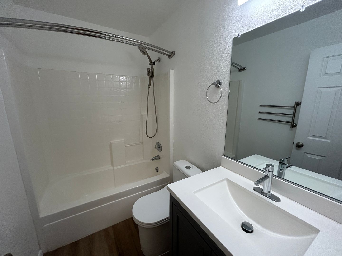 North Phoenix Home (3 bedrooms/2 bathrooms-plus den) ready for immediate move-in property image