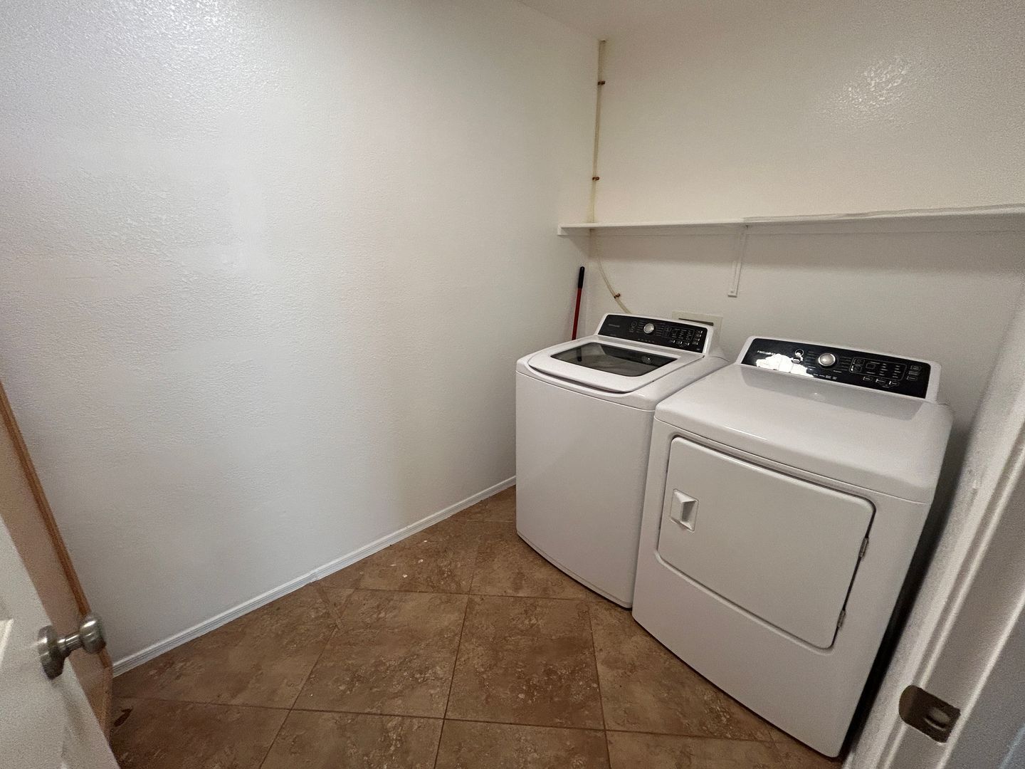 North Phoenix Home (3 bedrooms/2 bathrooms-plus den) ready for immediate move-in property image