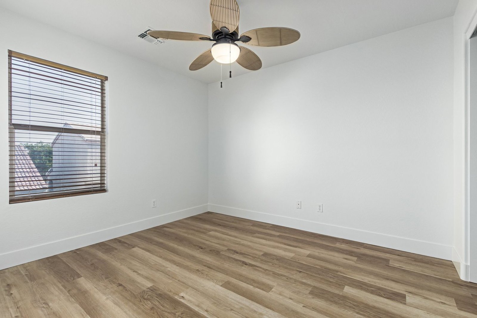 Fantastic 3 bedroom / 2.5 bathroom home in Peoria ready for an early July move-in!! property image