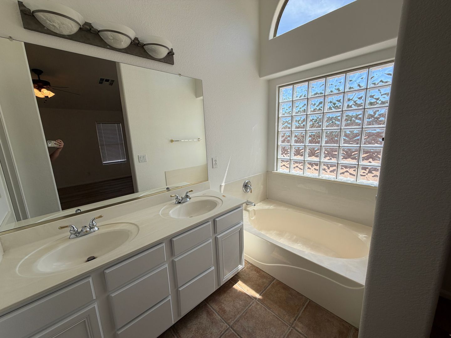 Move-In Ready 3-Bed, 2-Bath Home in Goodyear property image