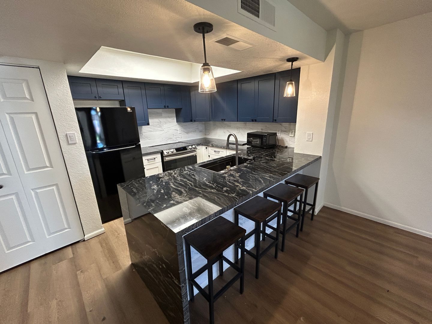 Updated 1 bedroom/1 bathroom townhome in Glendale ready for move-in property image