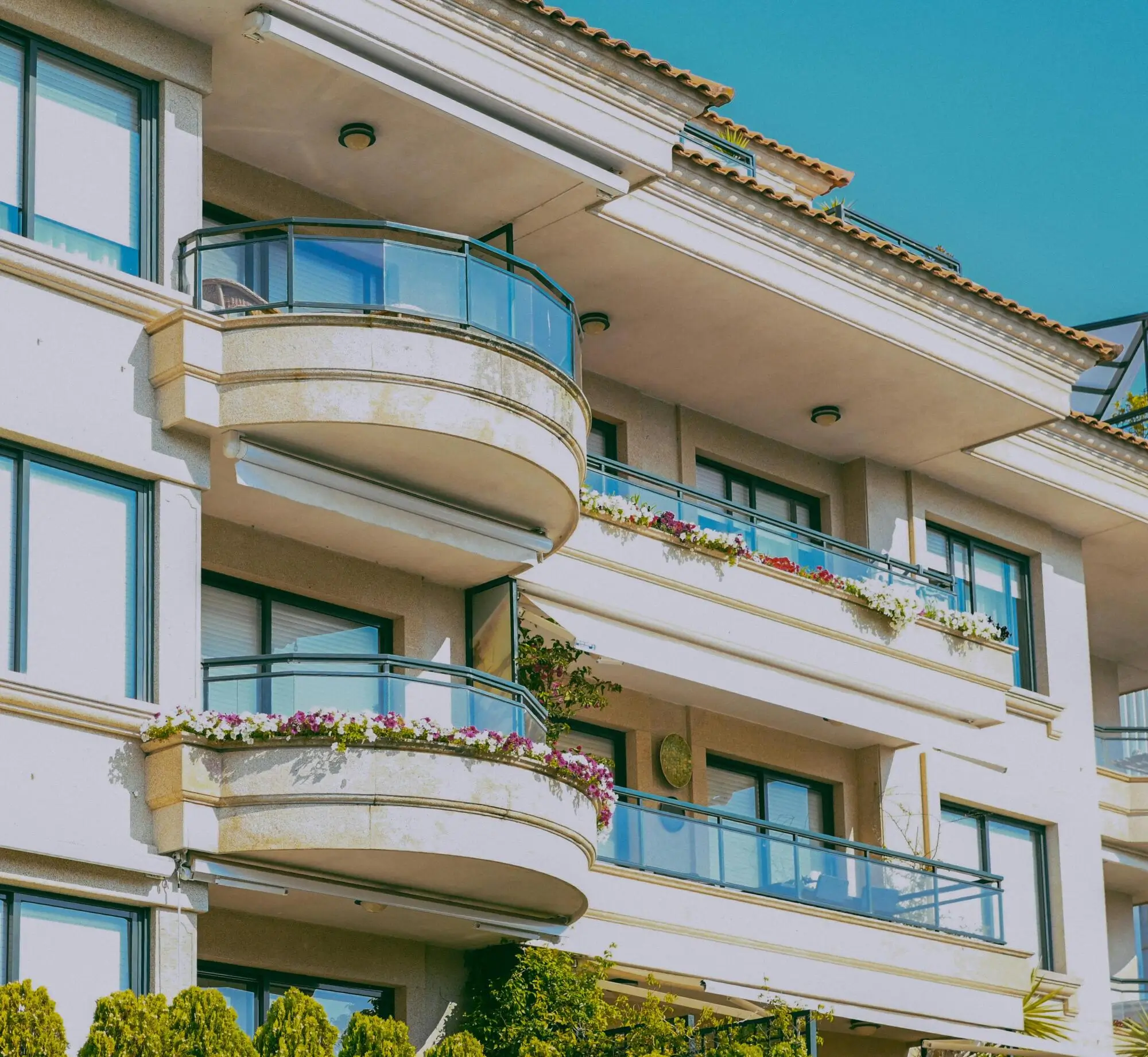 The Pros and Cons of Section 8 Tenants: A Guide for Surprise, AZ Landlords